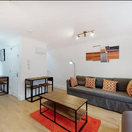 Modern Split Level 1 Bedroom Flat In Aldgate London Exteriör bild