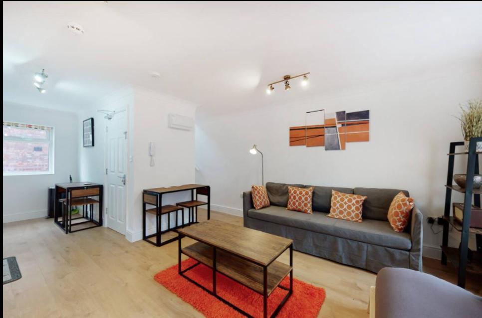 Modern Split Level 1 Bedroom Flat In Aldgate London Exteriör bild