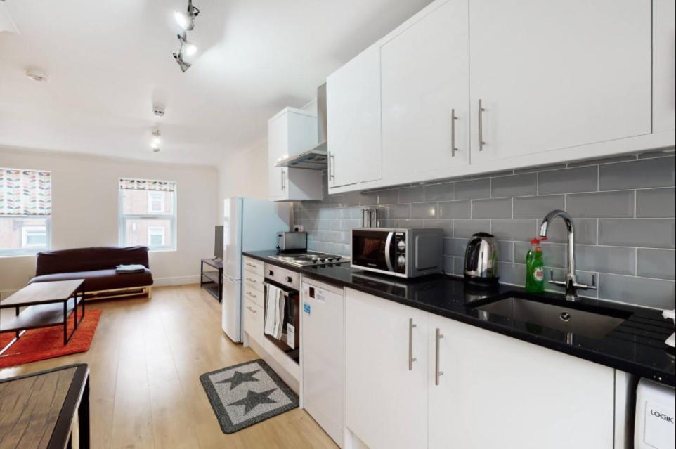 Modern Split Level 1 Bedroom Flat In Aldgate London Exteriör bild